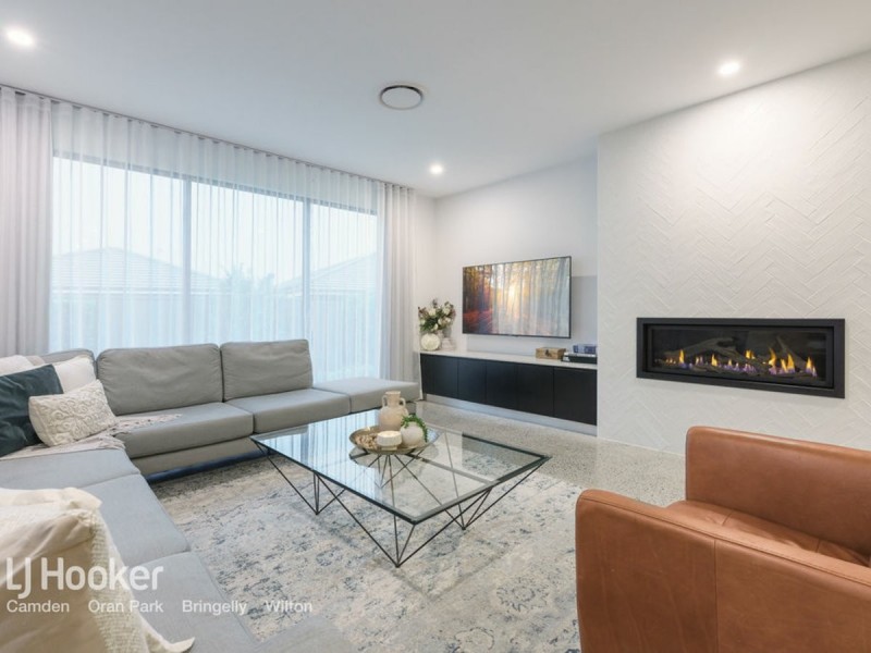 15 Coventry Crescent, Denham Court NSW 2565