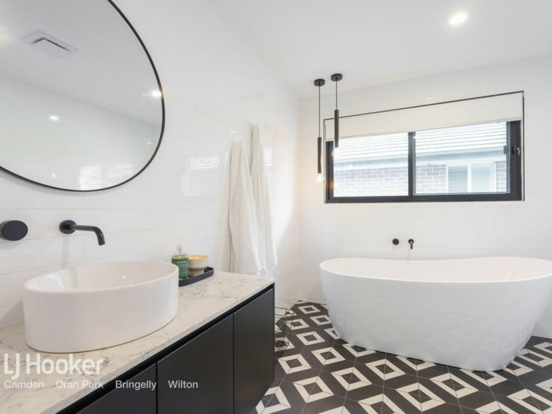 15 Coventry Crescent, Denham Court NSW 2565