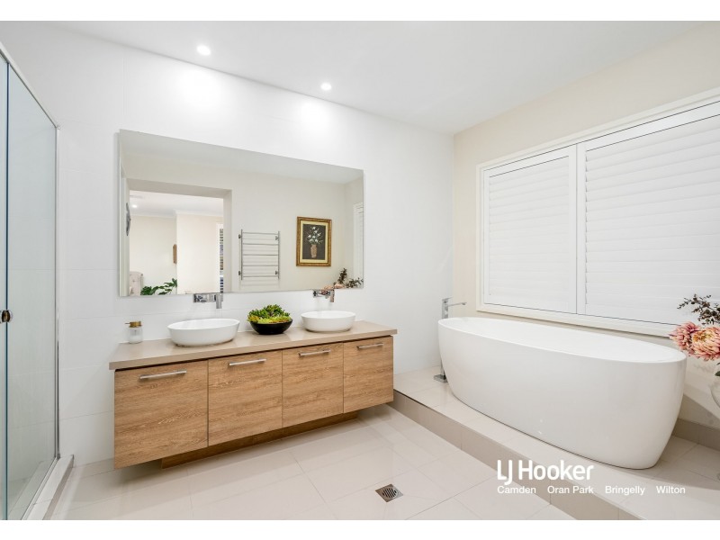 33 Donahue Circuit, Harrington Park NSW 2567