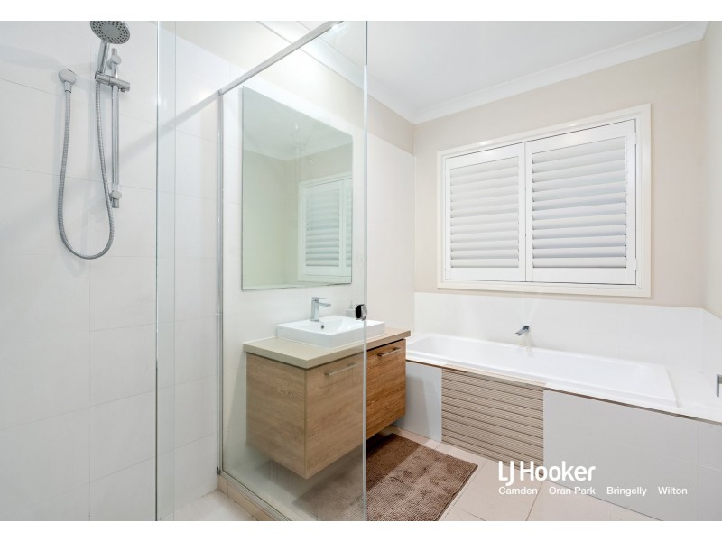 33 Donahue Circuit, Harrington Park NSW 2567