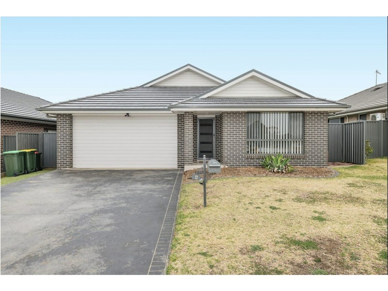 8 Knight Street, Elderslie NSW 2335