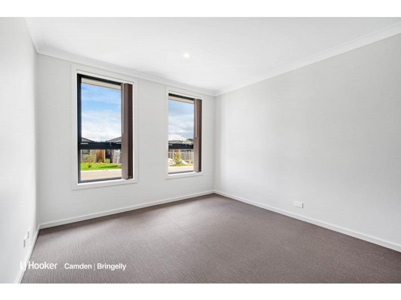 16 Booth St, Gregory Hills NSW 2557