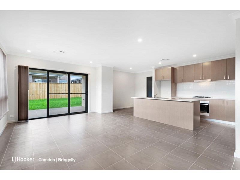 16 Booth St, Gregory Hills NSW 2557