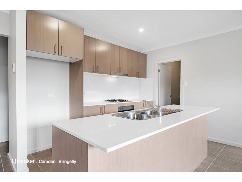 16 Booth St, Gregory Hills NSW 2557