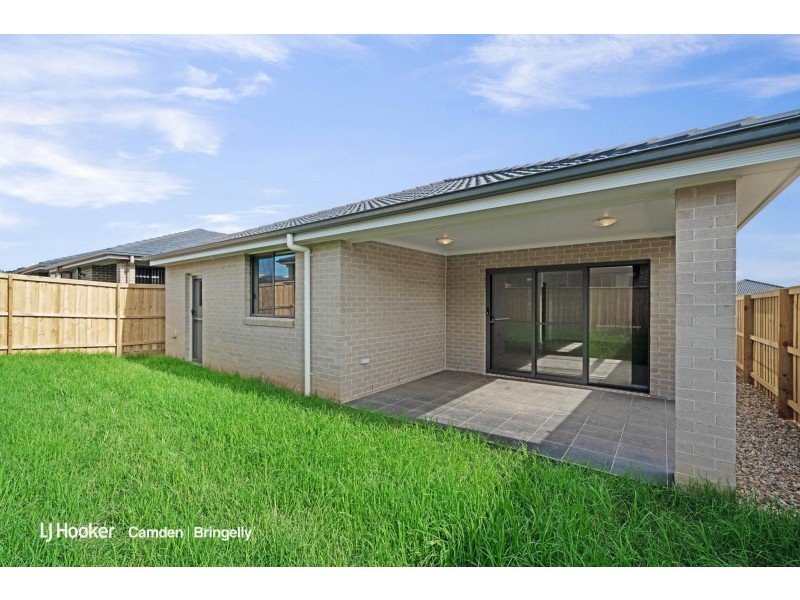 16 Booth St, Gregory Hills NSW 2557