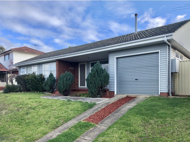 16 Lawn Ave, Bradbury NSW 2560