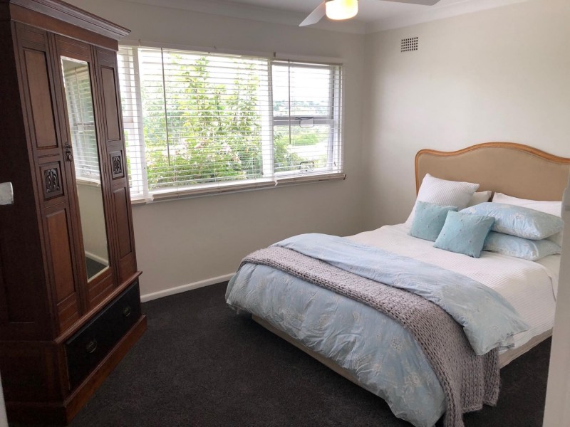 16 Lawn Ave, Bradbury NSW 2560