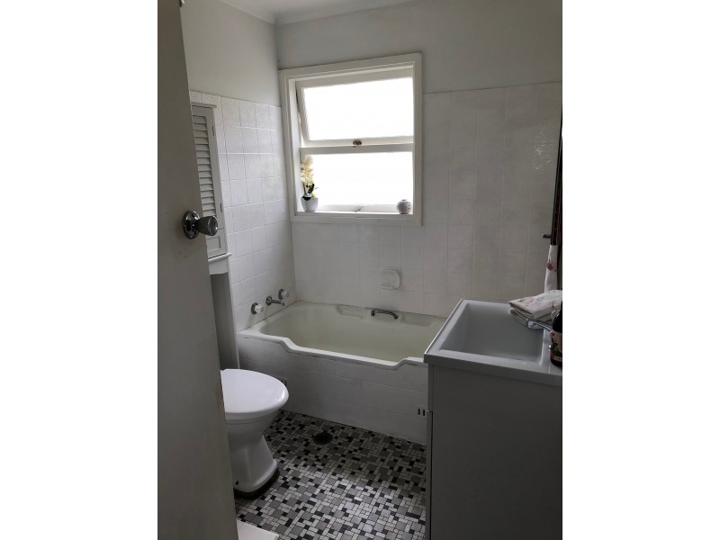 16 Lawn Ave, Bradbury NSW 2560