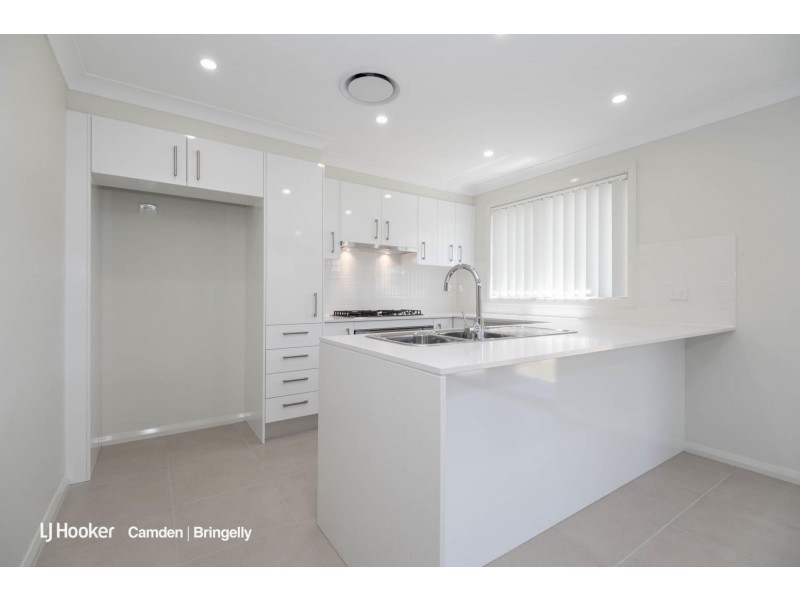 21 Greenberg St, Spring Farm NSW 2570