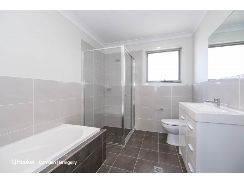 21 Greenberg St, Spring Farm NSW 2570