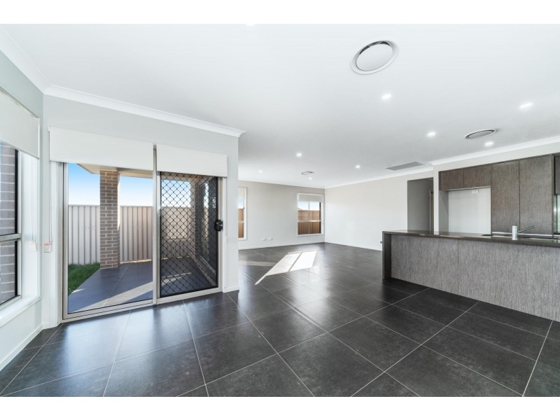 33 Barrett Street, Gregory Hills NSW 2557