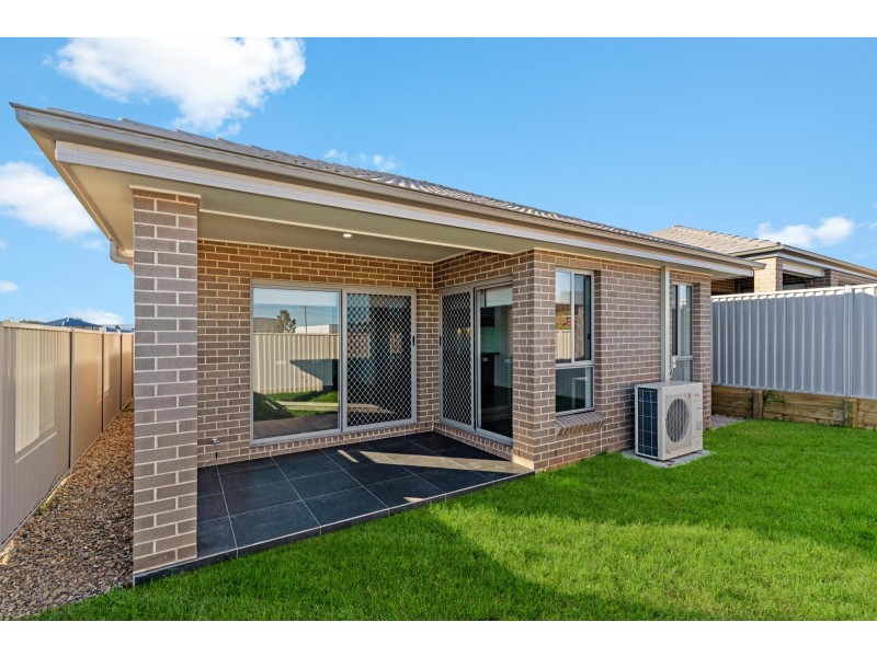 33 Barrett Street, Gregory Hills NSW 2557