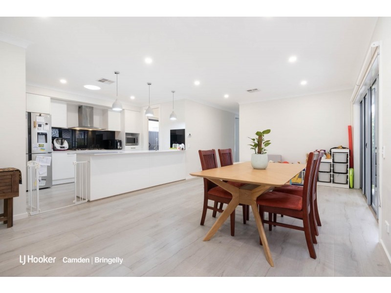 6 Jamestown Avenue, Denham Court NSW 2565