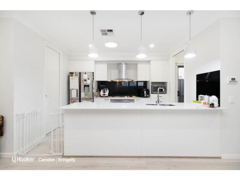 6 Jamestown Avenue, Denham Court NSW 2565