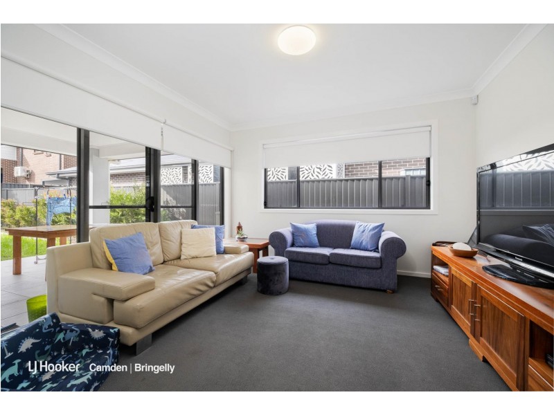 6 Jamestown Avenue, Denham Court NSW 2565