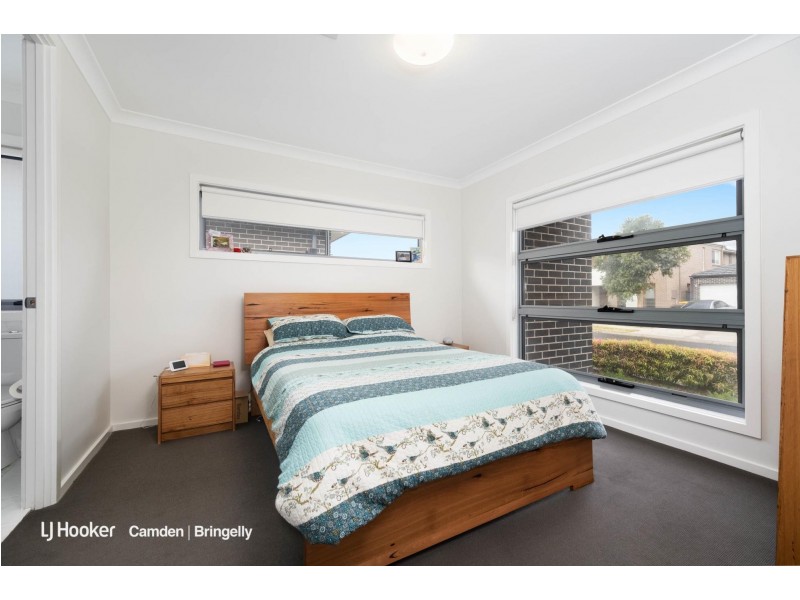 6 Jamestown Avenue, Denham Court NSW 2565