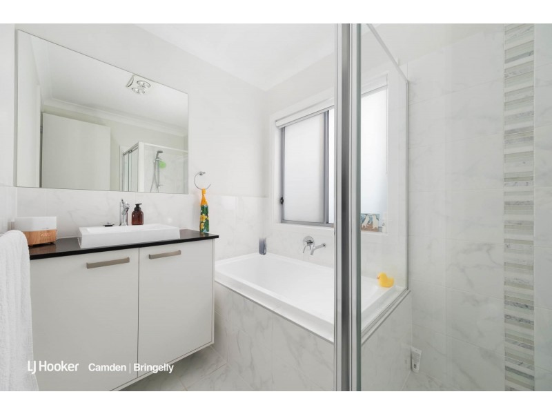 6 Jamestown Avenue, Denham Court NSW 2565