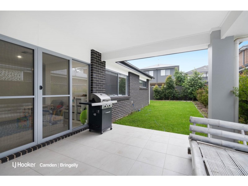 6 Jamestown Avenue, Denham Court NSW 2565
