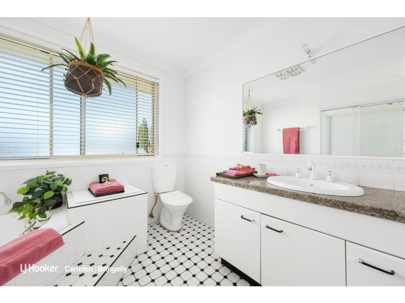 867A Henry Lawson Drive, Picnic Point NSW 2213