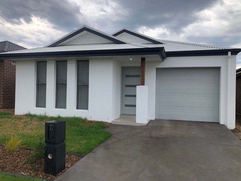 27 Barrett St, Gregory Hills NSW 2557