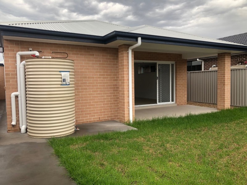 27 Barrett St, Gregory Hills NSW 2557