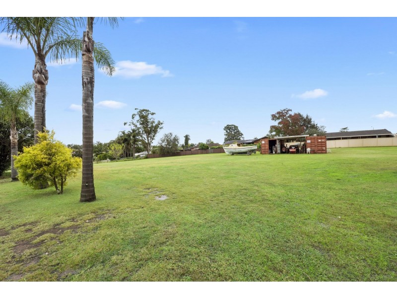 39 Blaxland Avenue, Luddenham NSW 2745
