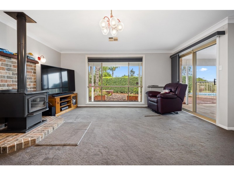 39 Blaxland Avenue, Luddenham NSW 2745