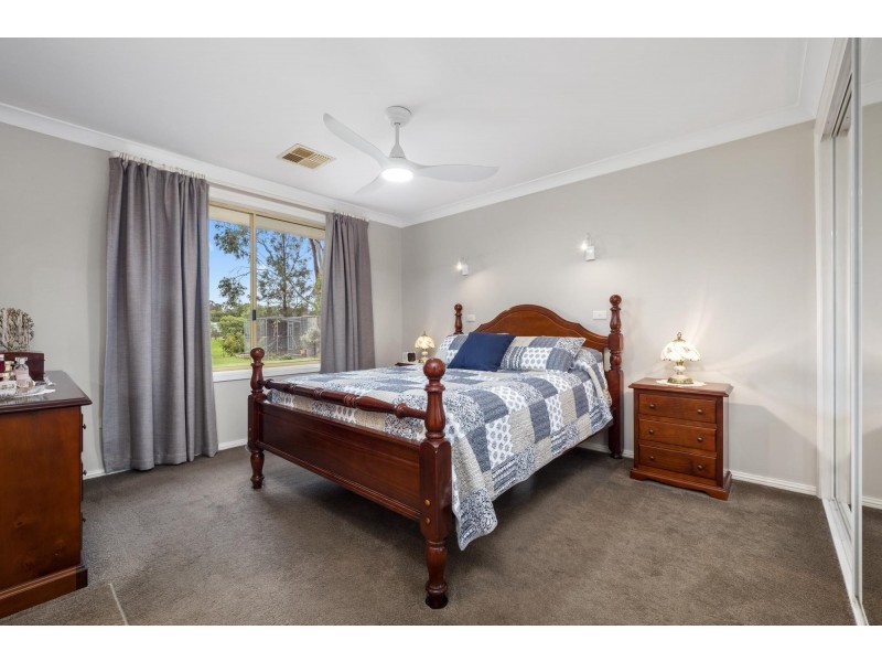 39 Blaxland Avenue, Luddenham NSW 2745
