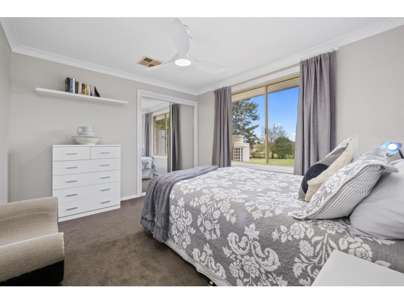 39 Blaxland Avenue, Luddenham NSW 2745