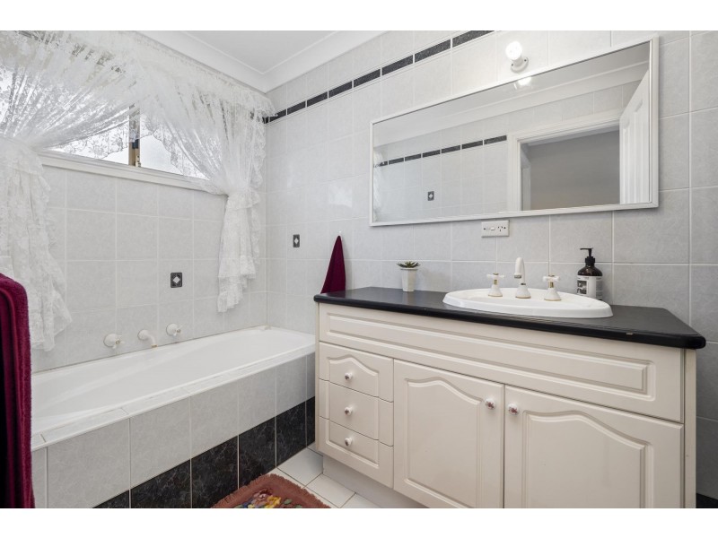 39 Blaxland Avenue, Luddenham NSW 2745