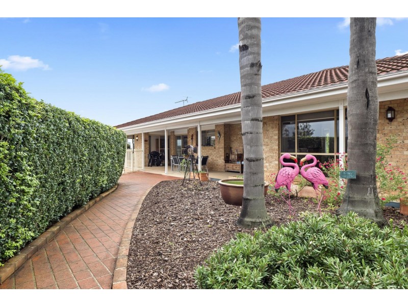 39 Blaxland Avenue, Luddenham NSW 2745