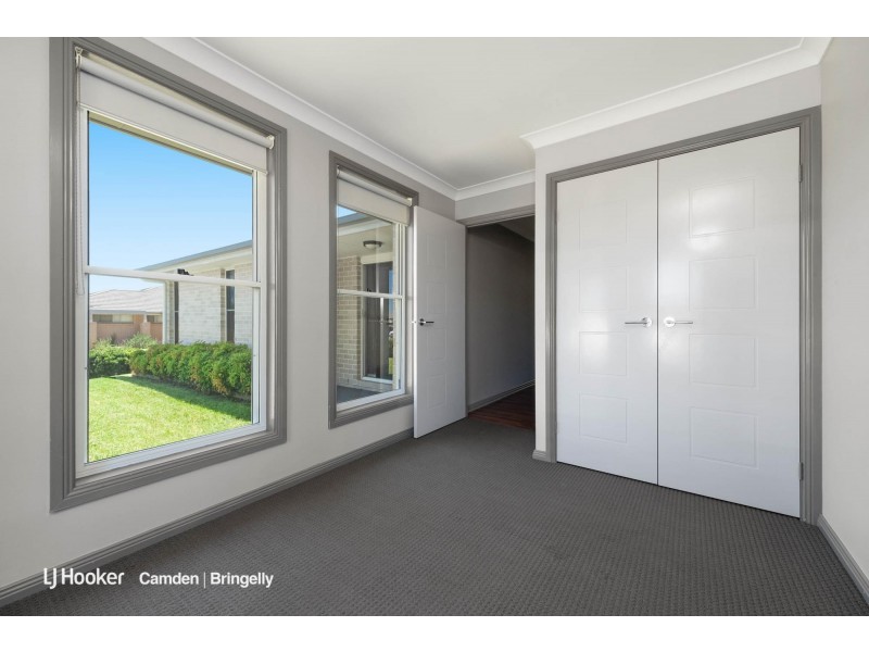 29 Easton Avenue, Spring Farm NSW 2570