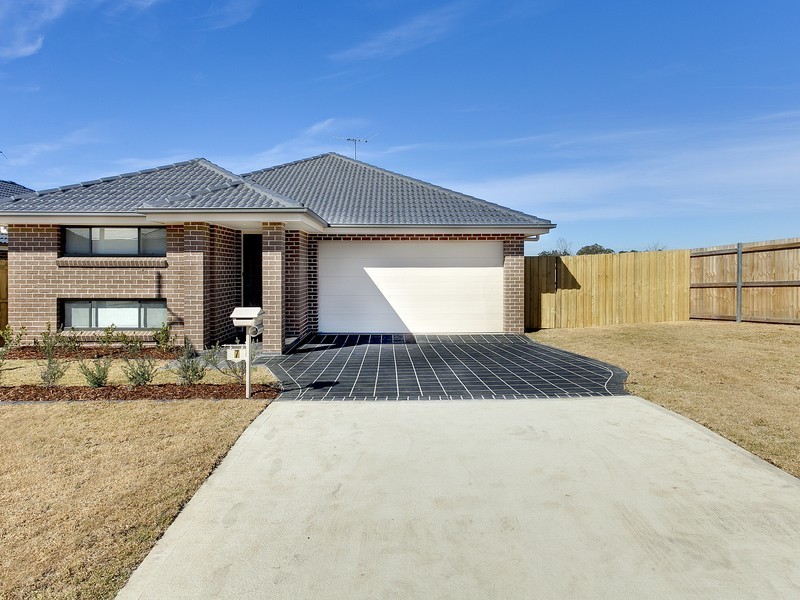 7 Asimus Circuit, Elderslie NSW 2570