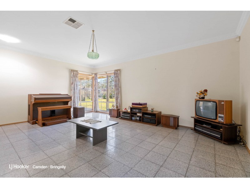 96 Kelvin Park Drive, Bringelly NSW 2556