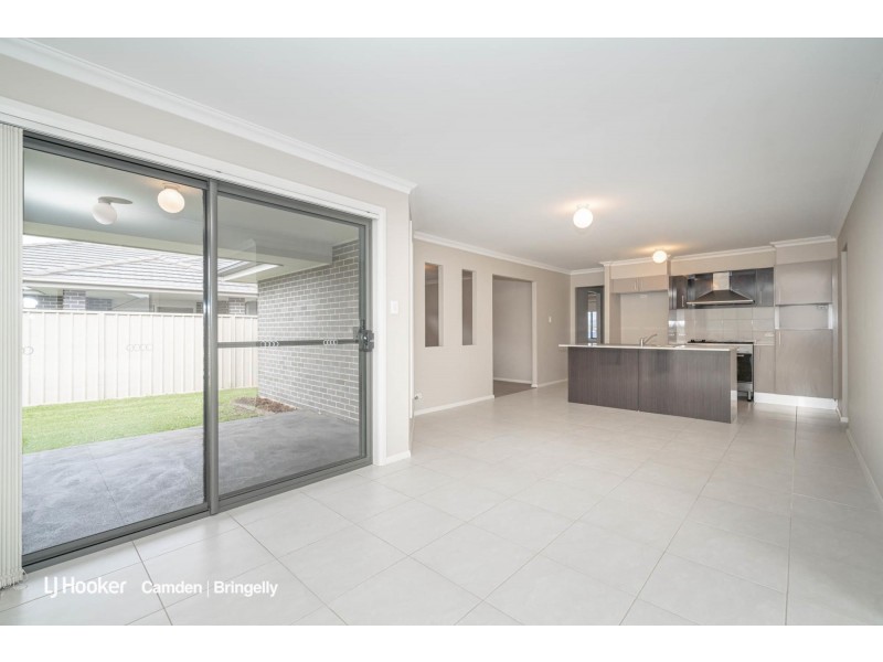 1 Garton Road, Spring Farm NSW 2570