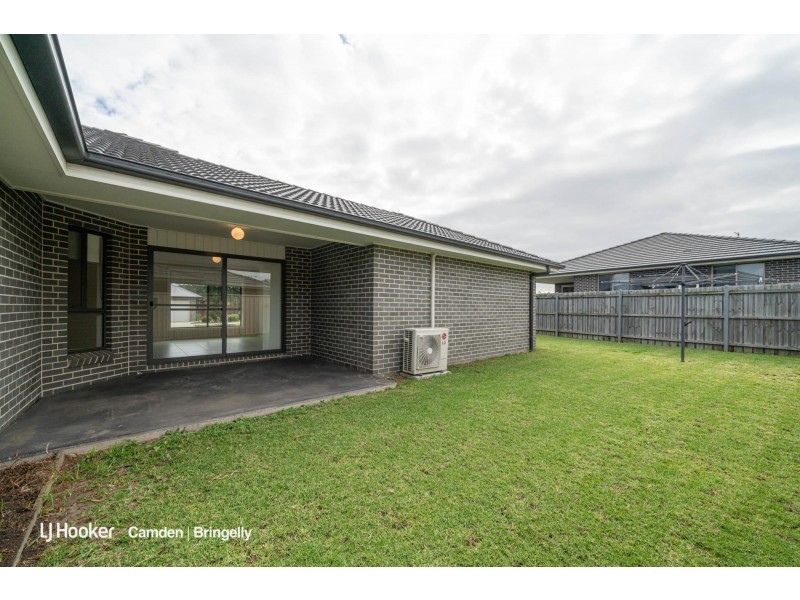 1 Garton Road, Spring Farm NSW 2570