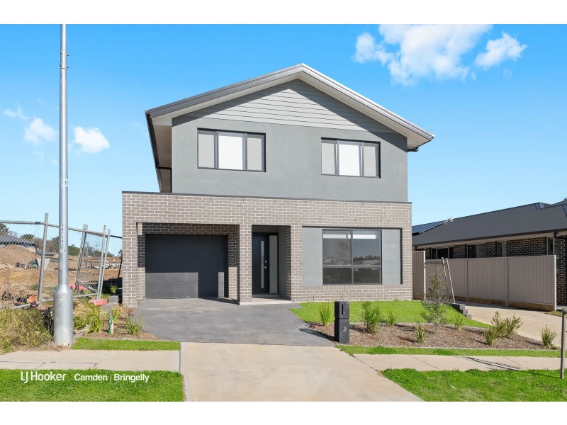 15 Barrett St, Gregory Hills NSW 2557