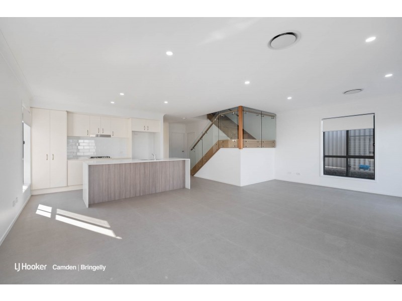 15 Barrett St, Gregory Hills NSW 2557