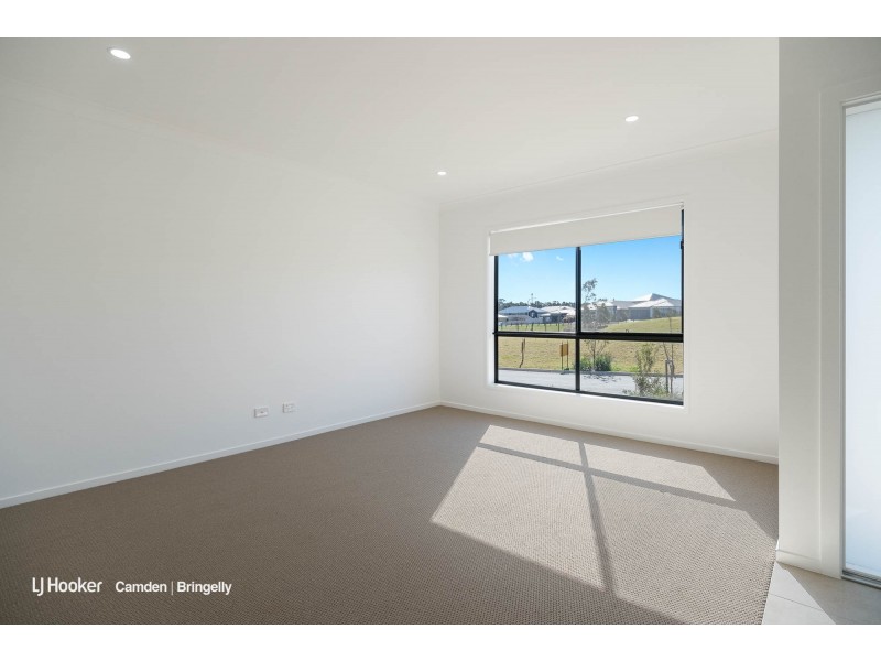 15 Barrett St, Gregory Hills NSW 2557