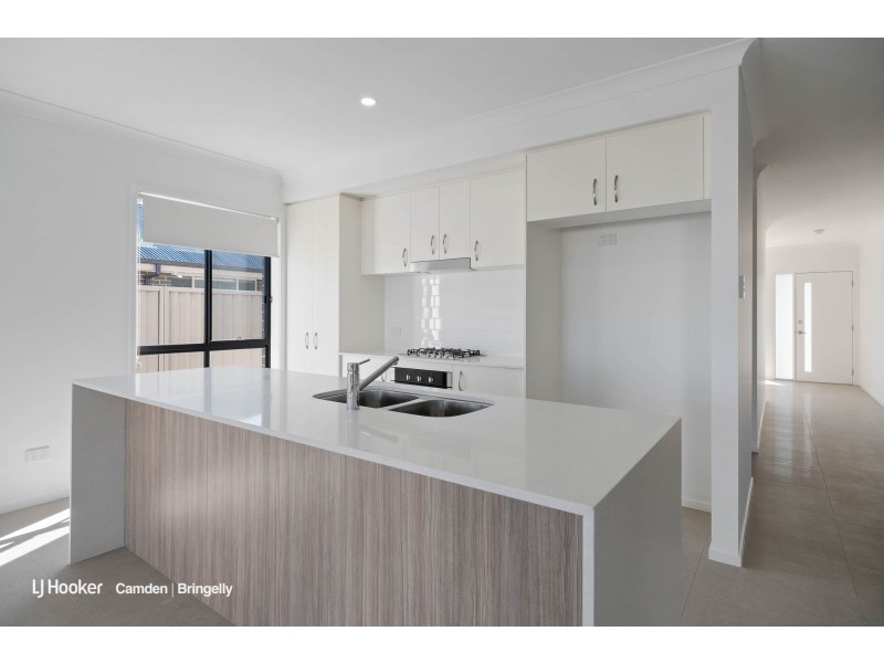 15 Barrett St, Gregory Hills NSW 2557