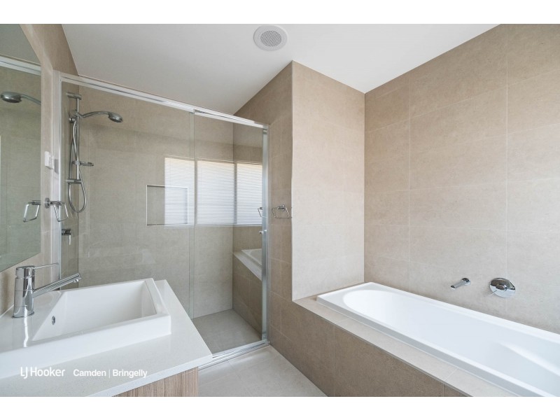 15 Barrett St, Gregory Hills NSW 2557