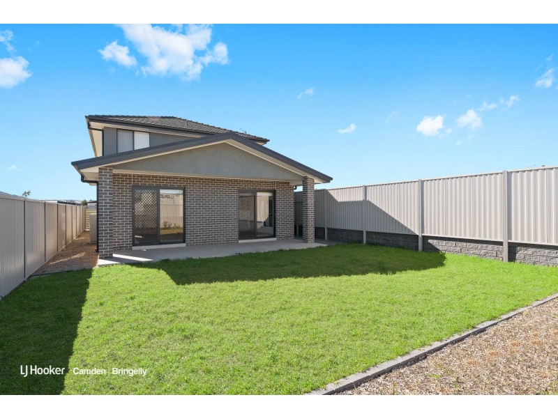 15 Barrett St, Gregory Hills NSW 2557