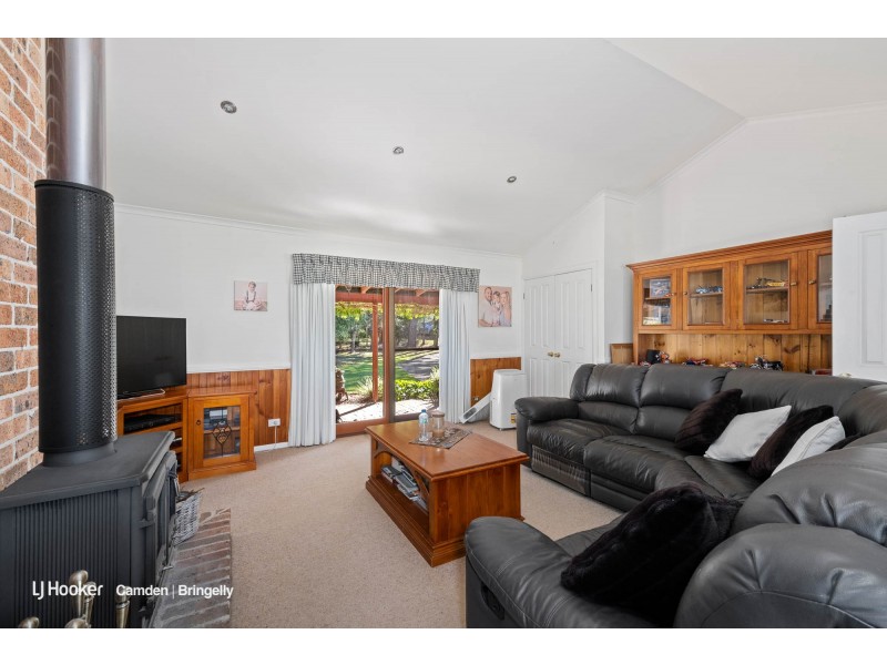 210 Montpelier Drive, The Oaks NSW 2570