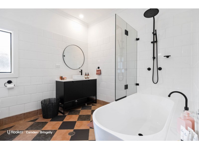 70 Kundabung Street, Belimbla Park NSW 2570