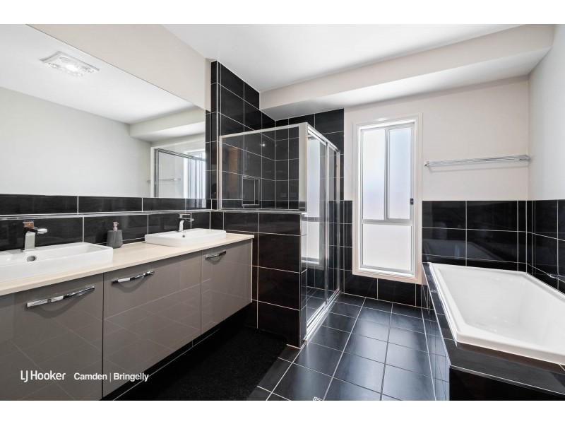 12 Howard Loop, Oran Park NSW 2570