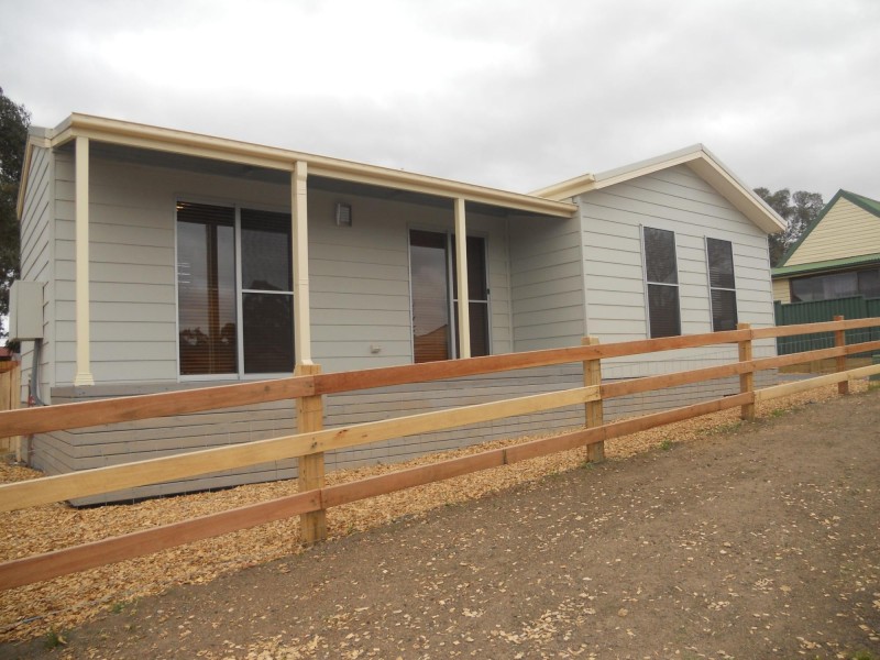 22 Russell Street, The Oaks NSW 2570