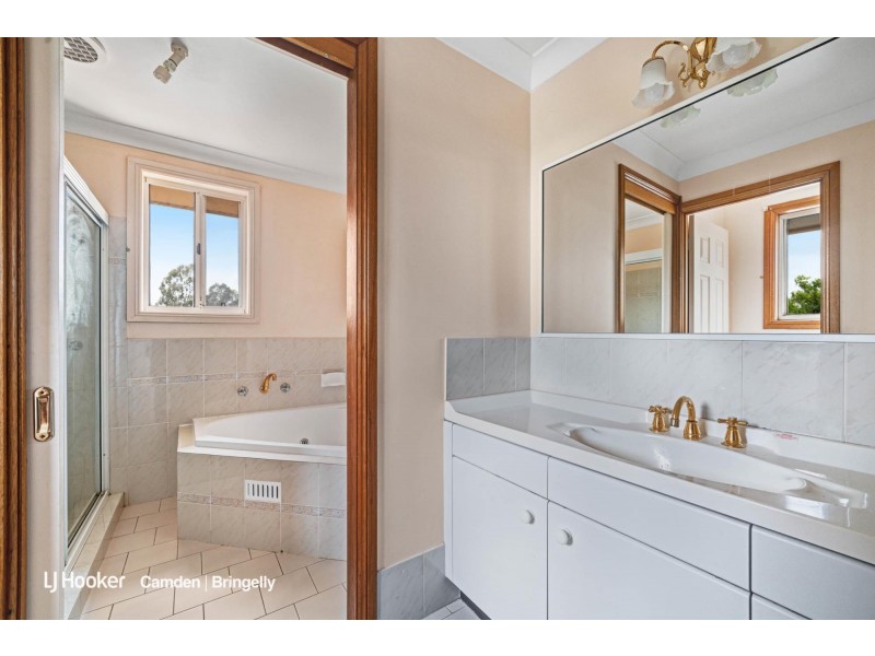 28 Sickles Drive, Grasmere NSW 2570