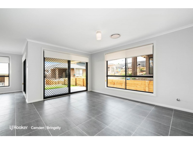 42 Jennings Crescent, Spring Farm NSW 2570