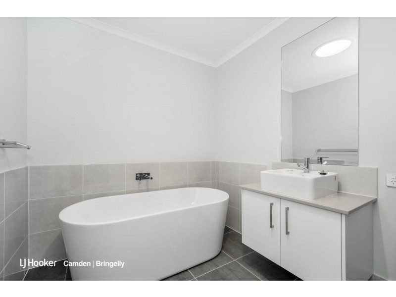 42 Jennings Crescent, Spring Farm NSW 2570