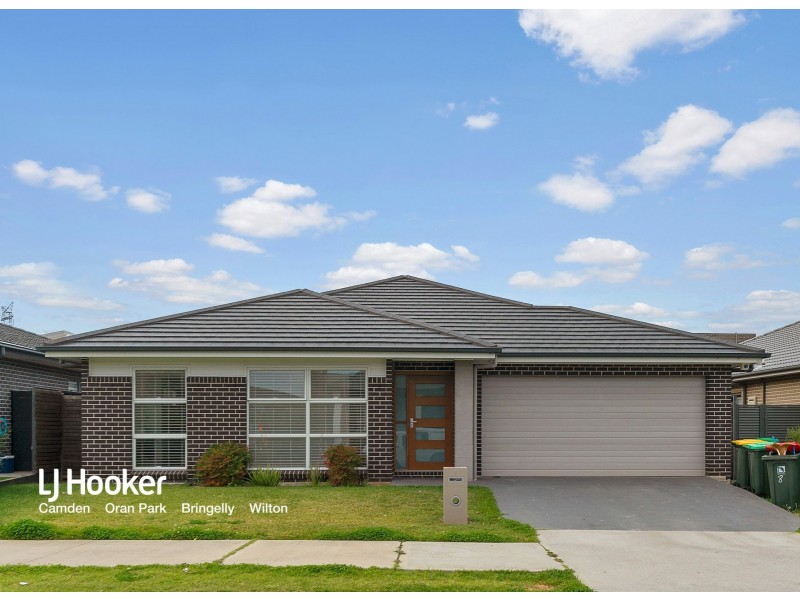 8 Madden Street, Oran Park NSW 2570